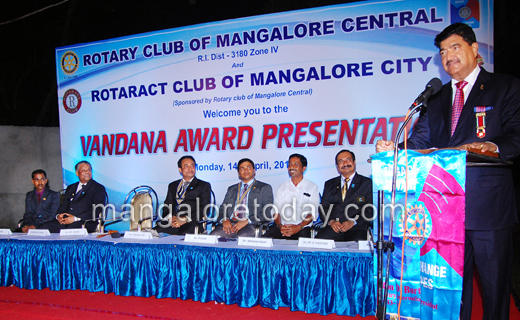 Vandana Award conferred on Dr.B.R.Shetty